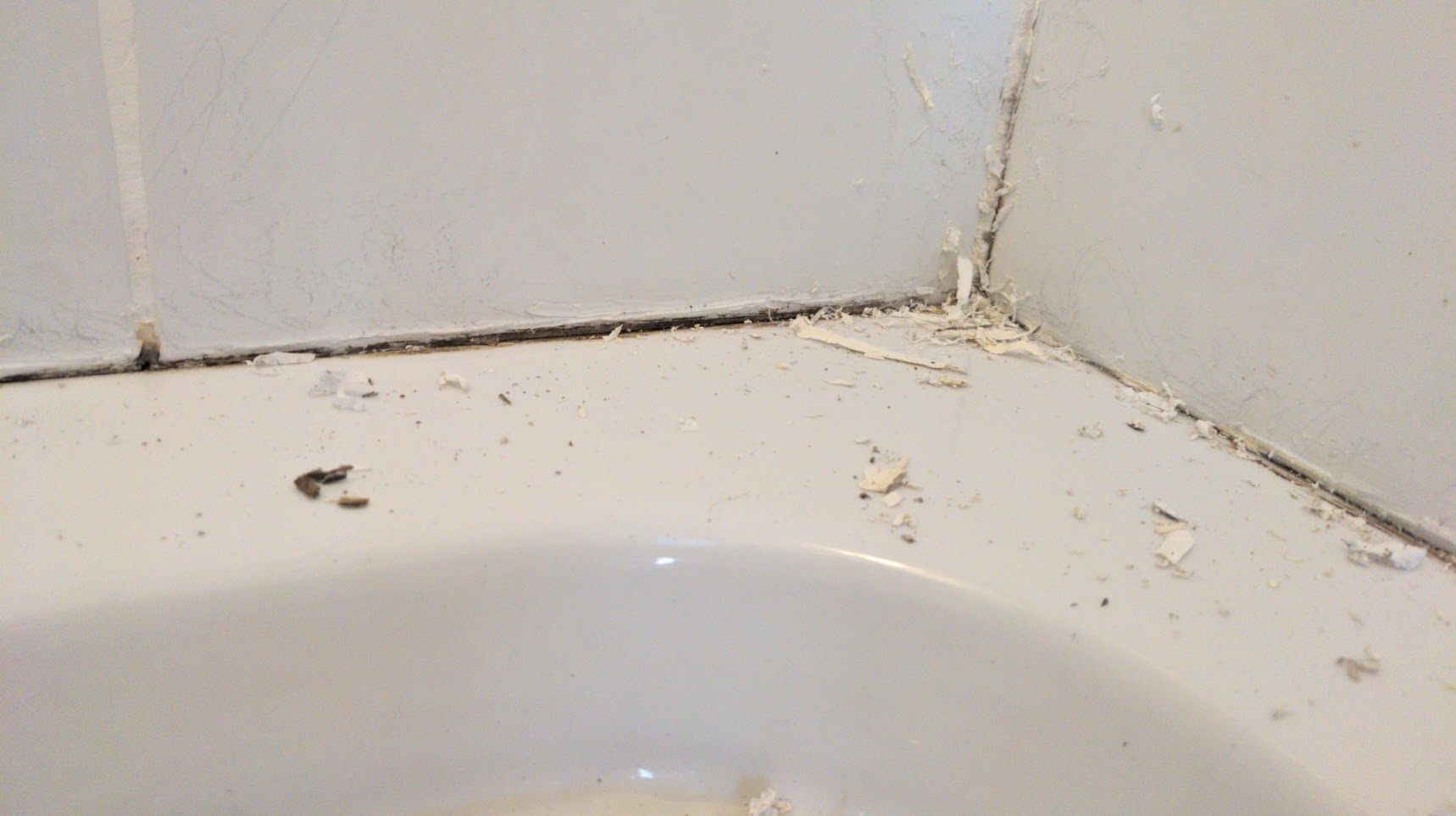 Bath re-sealing, before